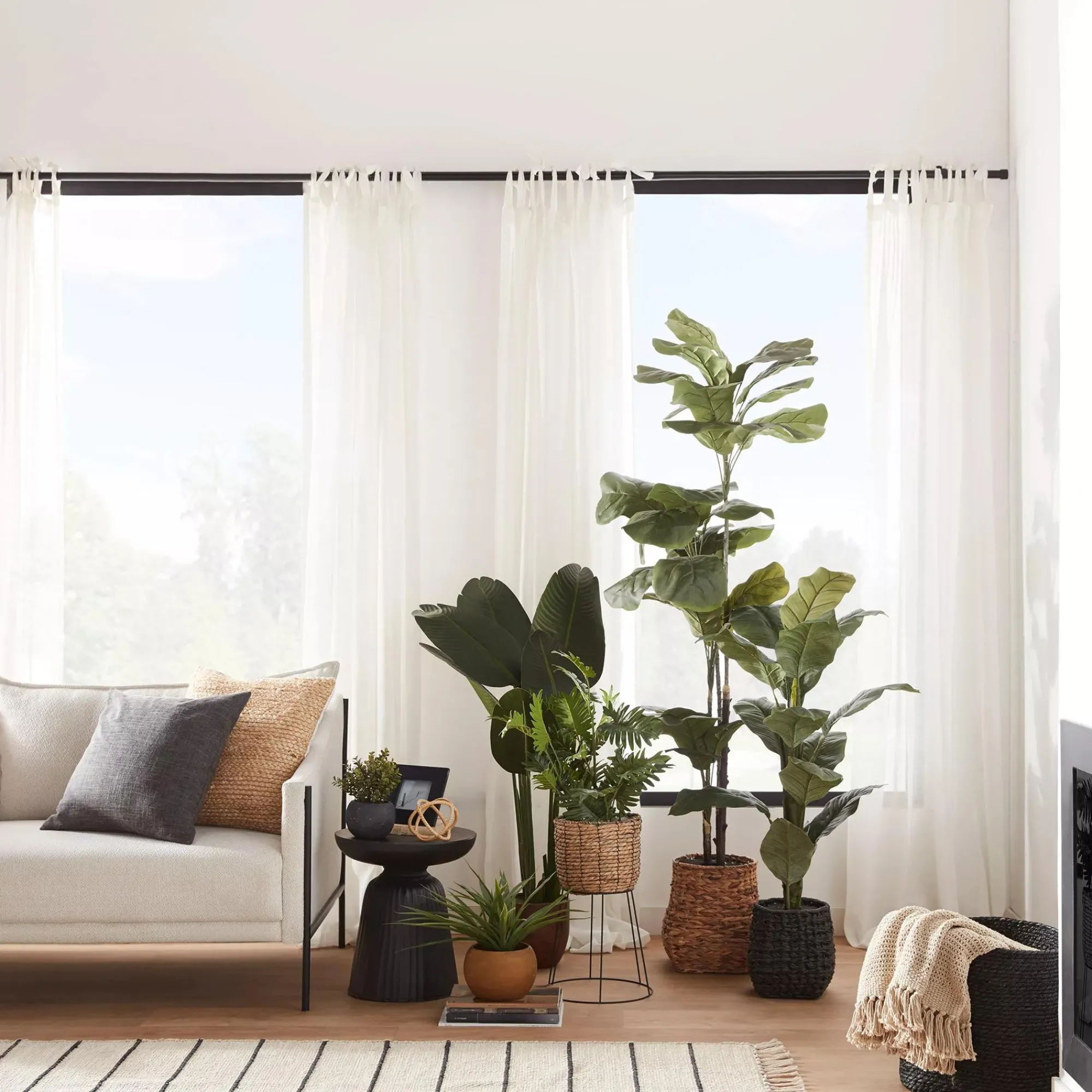 Bouclair Natural Rattan Planter on Metal Legs* Artificial Plants