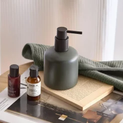 Bouclair Ribbed Wash Cloth* Bath Towels